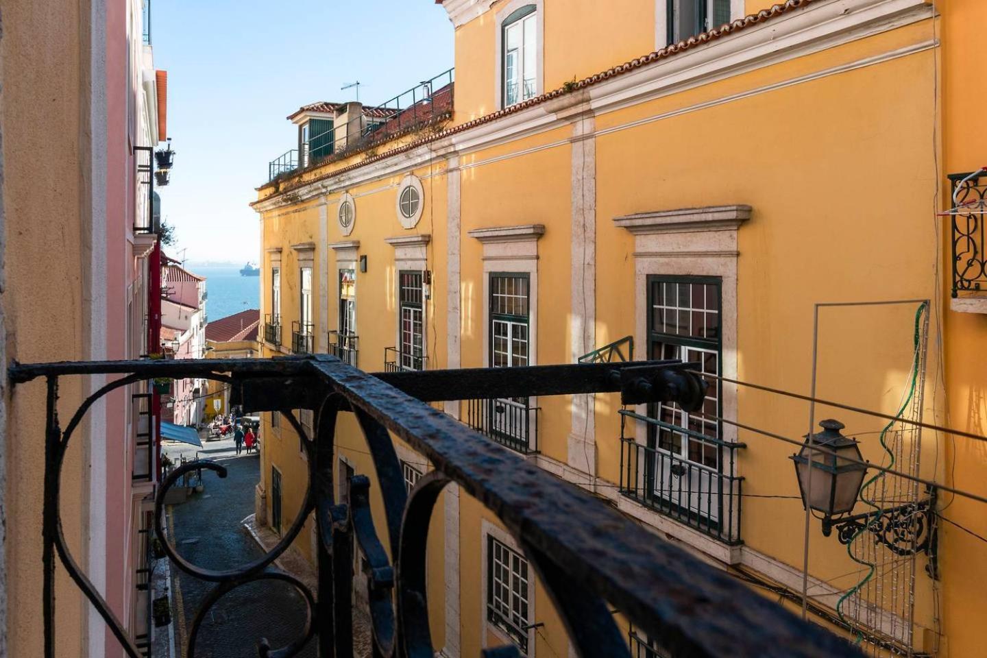 Guestready - Amazing Alfama Family Apt Near National Pantheon! Lejlighed Lisboa Eksteriør billede